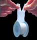Se utiliza para fijar gasas, ap&oacute;sitos, vendas y para afrontar los bordes delas heridas. Se dispone de esparadrapo de 1/2, 1, 2 yardas, preferiblemente hipoal&eacute;rgico (micropore, transpore, leukofix) 